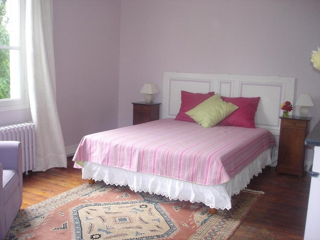 Bed and Breakfast Les Longchamps Neuillé Zewnętrze zdjęcie