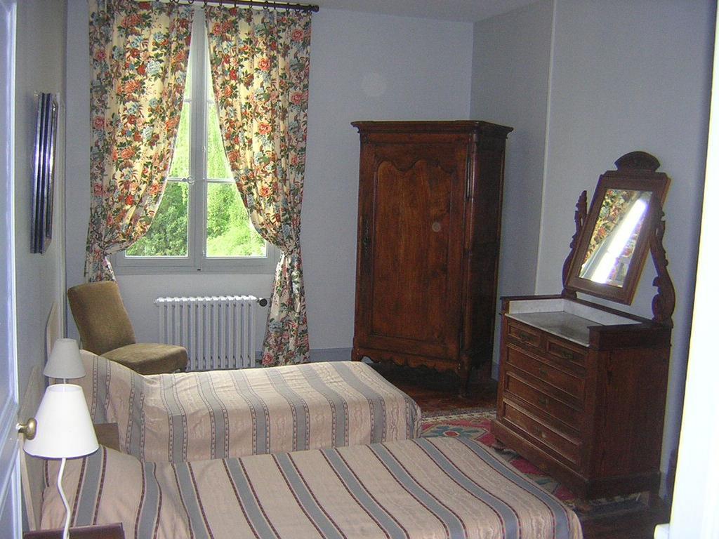 Bed and Breakfast Les Longchamps Neuillé Zewnętrze zdjęcie