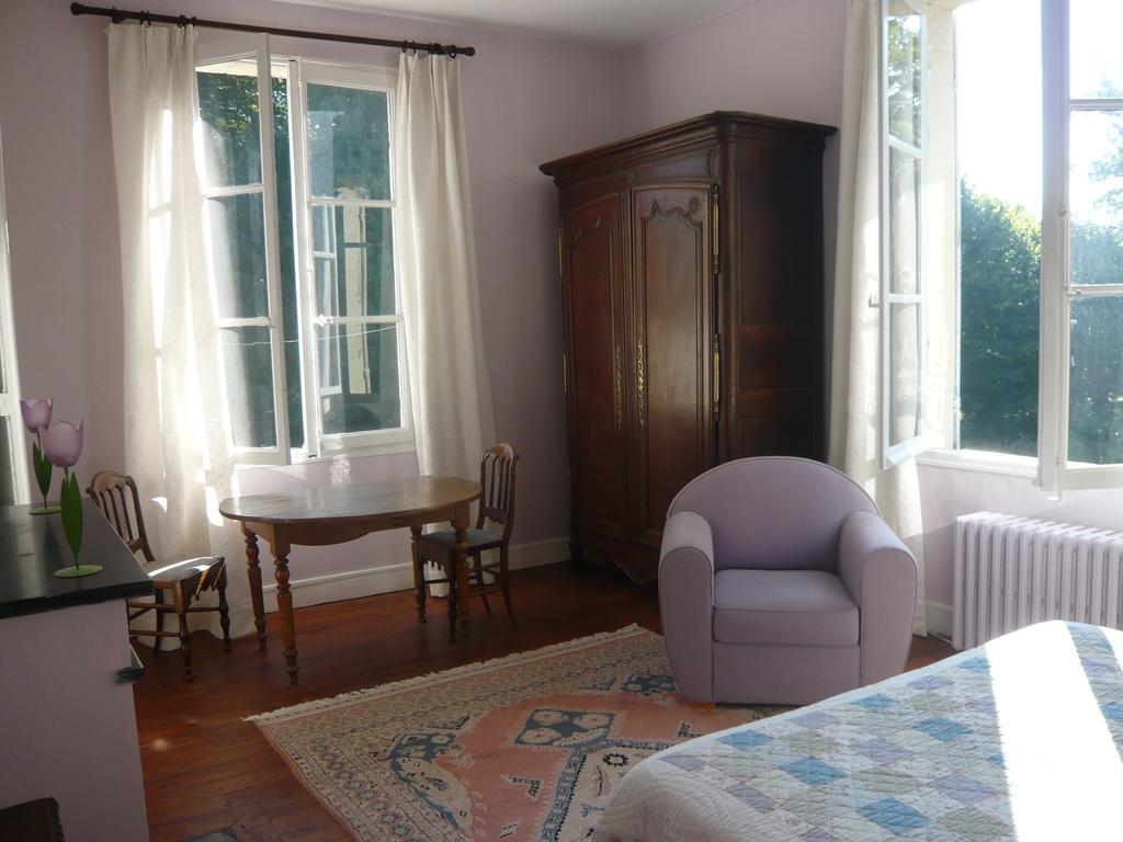 Bed and Breakfast Les Longchamps Neuillé Zewnętrze zdjęcie